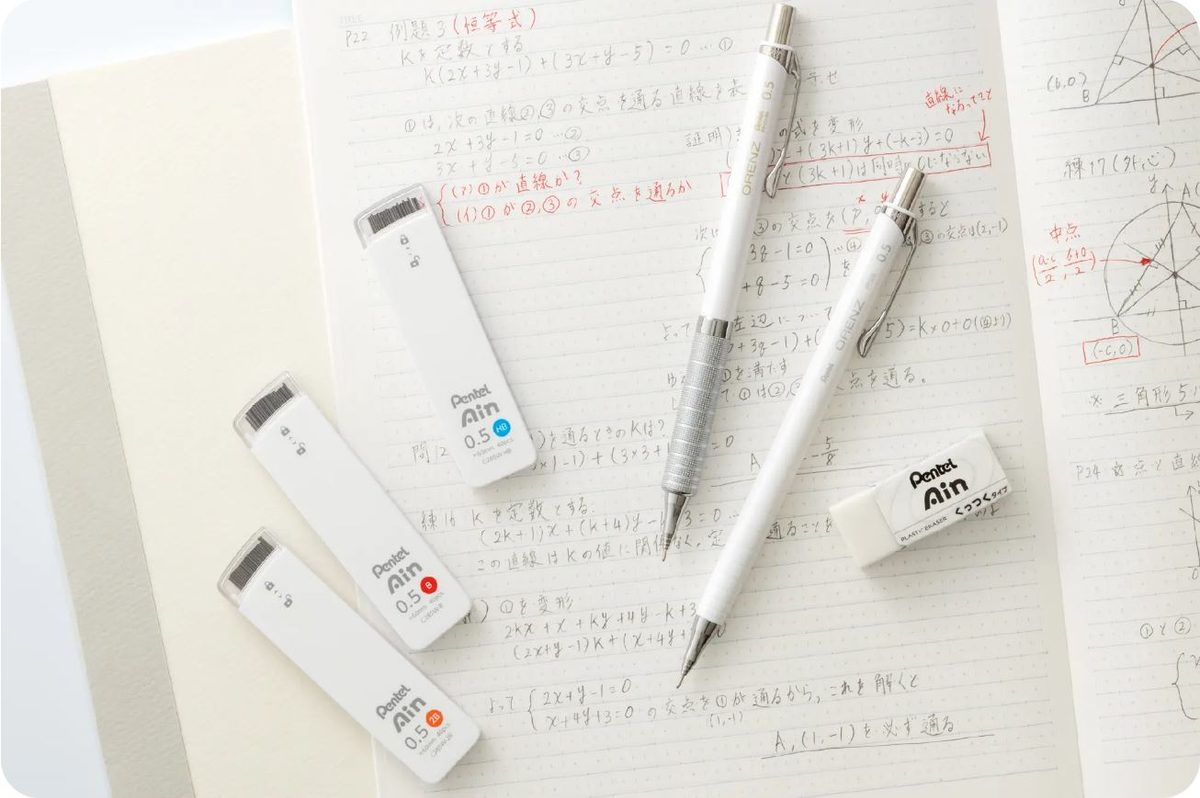 01
Pentel Ain シャープペンシル替芯 白ケース
イメージ